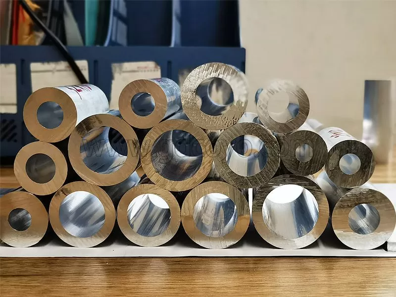 Round Aluminum Pipes